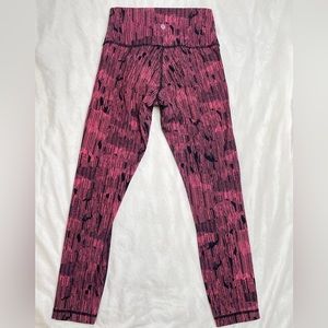 LuluLemon Size 6 Capris Leggings Pink and Black